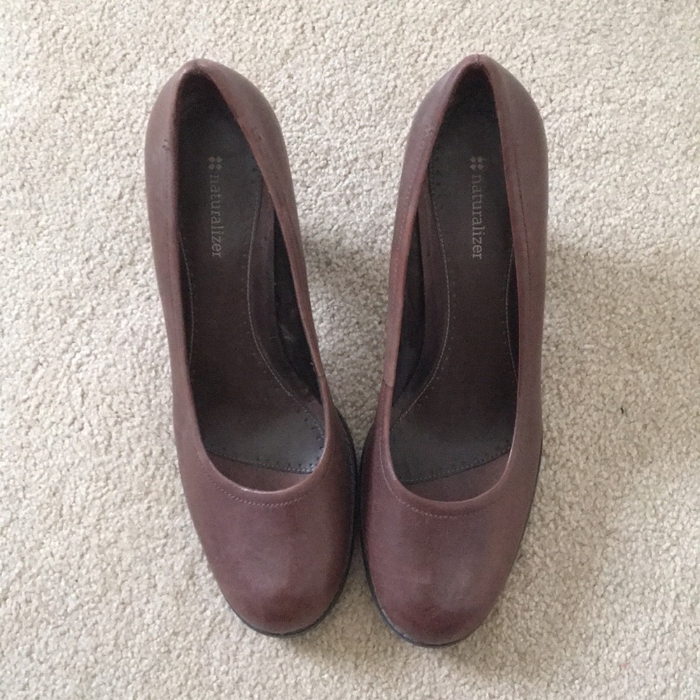 Brown round toe pumps